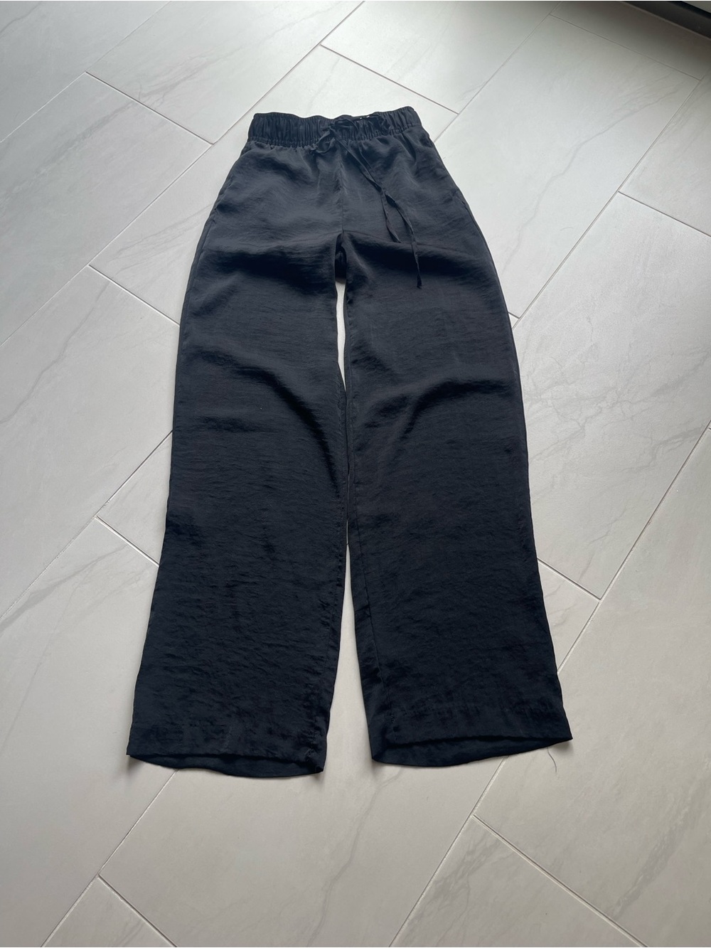 H&M woman’s Black satin Wide-Leg Jogger Pants